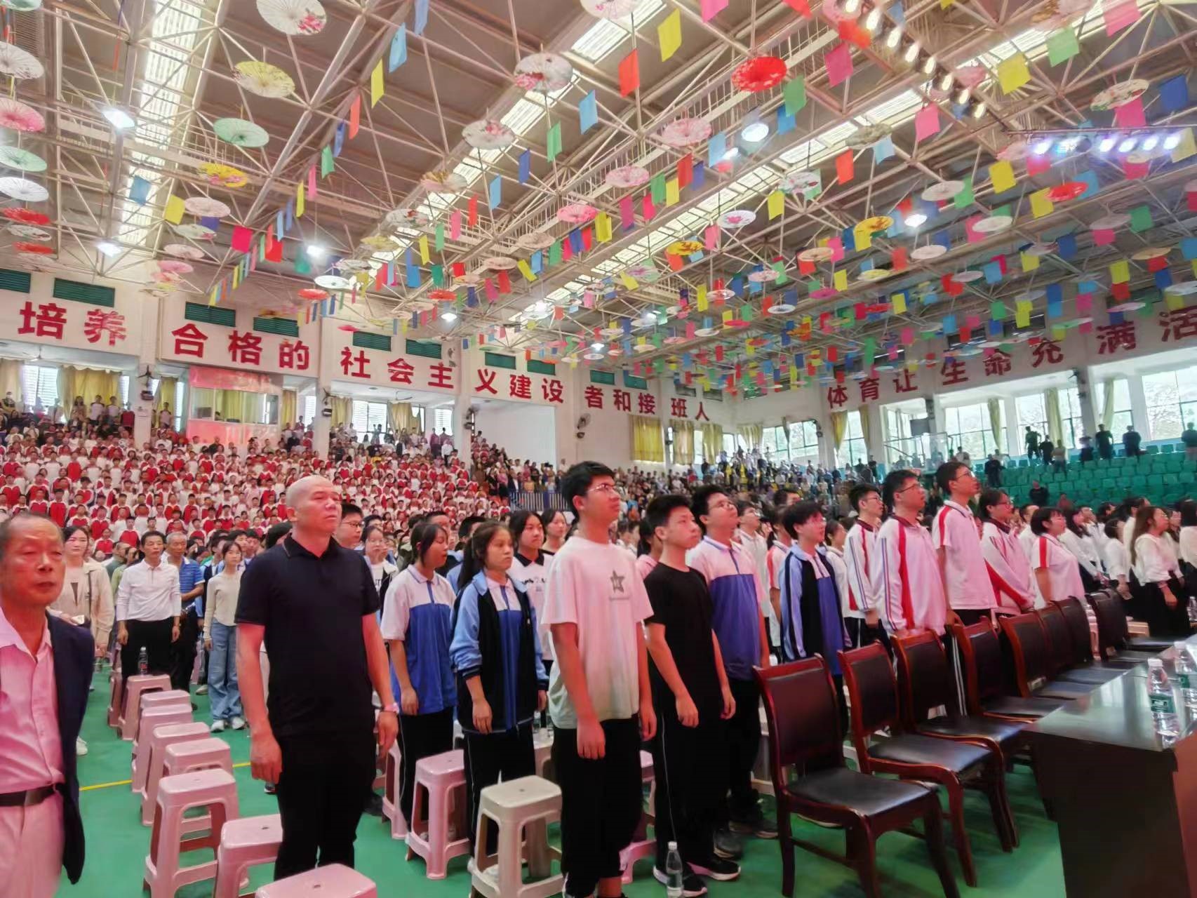 國(guó)歌、校歌奏唱現(xiàn)場(chǎng)